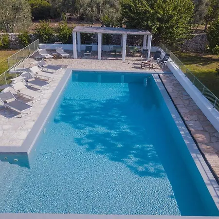 Helloapulia - Trulli Li Cridd Villa *
